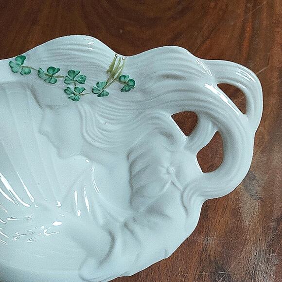Belleek Irish Shamrock Maiden playing Harp porcelain bowl dish tray - Picture 2 of 7